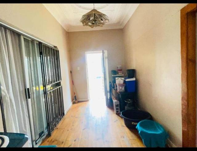 9 BEDROOM HOUSE FOR SALE IN GERMISTON CENTRAL